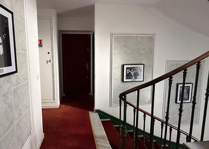 Near Palais Des Festivals